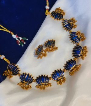 Blue Lotus Necklace setRs. 380